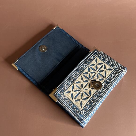 Laga Wallet-Small Fold-Blue White Embroidery – Vegan Handmade – 5.5×3 – Preowned - Picture 8 of 10